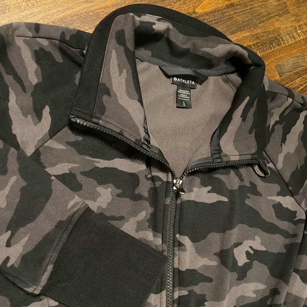 Athleta Triumph Printed Zip Up Jacket Womens Large Black Camo Fleece Lined Zip